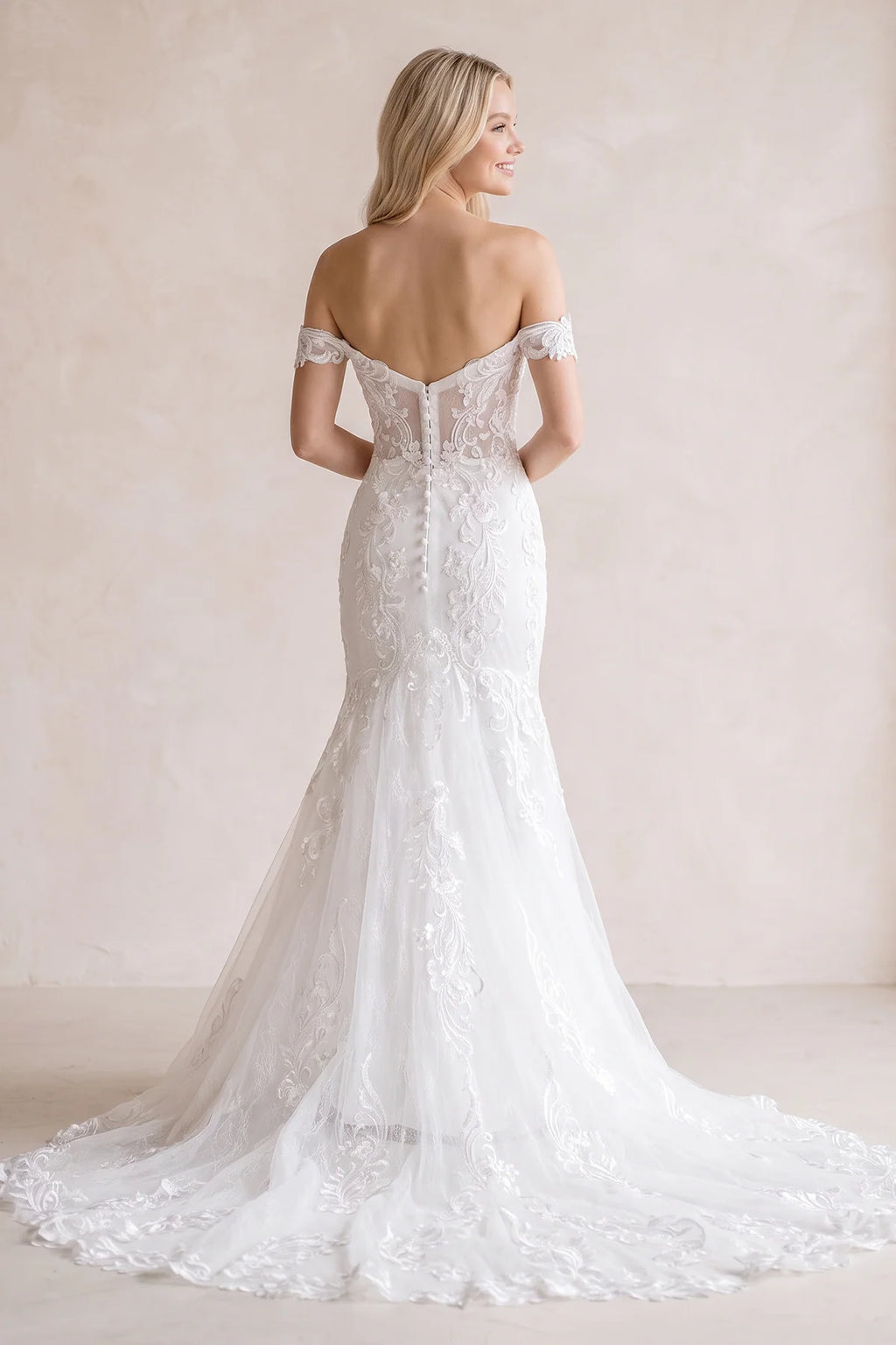 White Long Tulle Mermaid Wedding Dress with Lace Appliques
